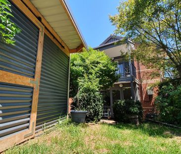 Modern Comfort & Prime Location – A Hidden Gem in Leafy Alphington - Photo 2