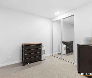 Modern Two Bedroom Apartment In Prime Location - Photo 4