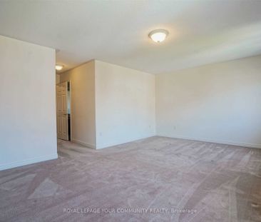 Townhouse For Lease | N8113070 - Photo 1