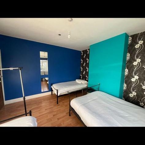 4 bedroom house to rent - Photo 1