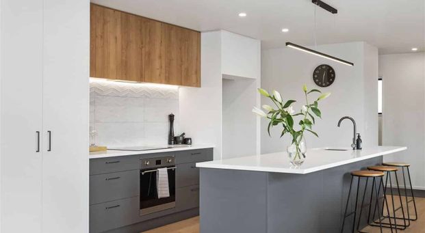 Perfectly positioned - Photo 1