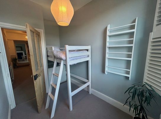 Room in a Shared Flat, Birkbeck Rd, BR3 - Photo 1