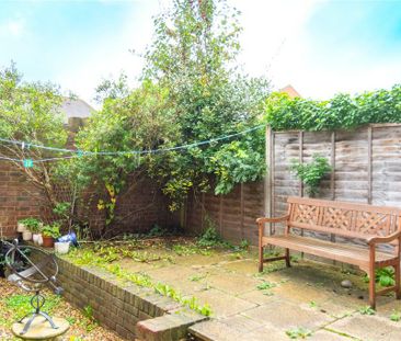 4 bedroom terraced house to rent - Photo 6