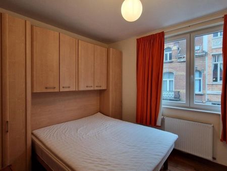 IXELLES: APPARTEMENT MEUBLE 2 CHAMBRES + TERRASSE + PARKING - Ixelles - Foto 2