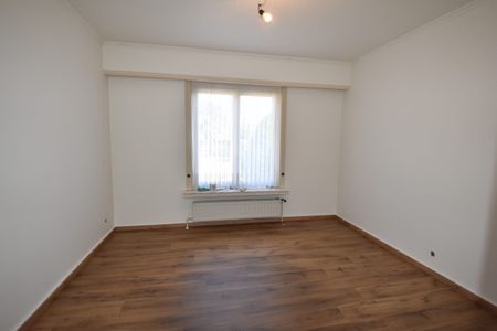 Ruime bungalow met tuin in rustige doodlopende straat te Nieuwkerken - Foto 2