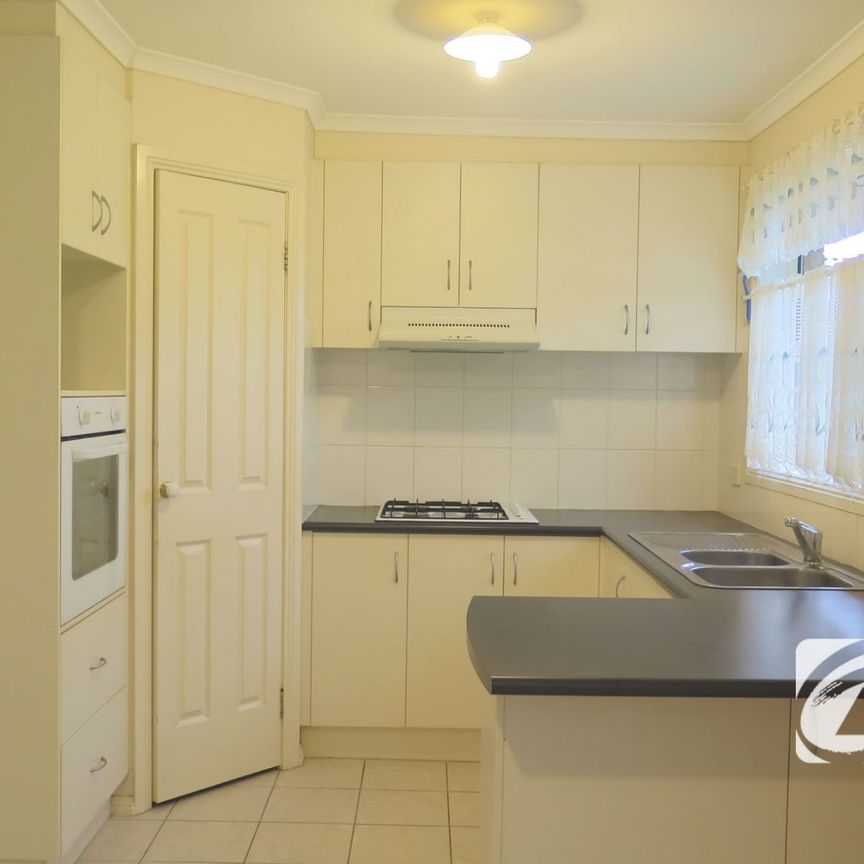 COSY THREE BEDROOM HOME! - Photo 1