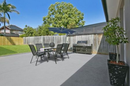 Model House, Chic, Family haven in premium Location - Photo 5