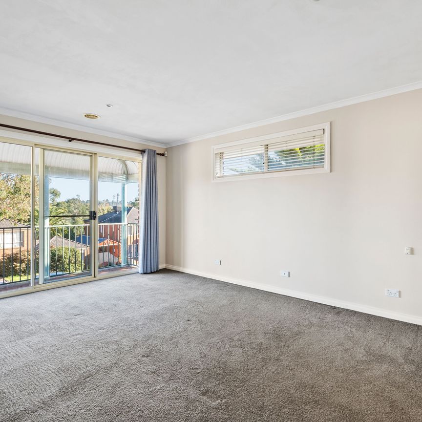 SOPHISTICATION, STYLE, AND EXCEPTIONAL SPACE - Photo 1