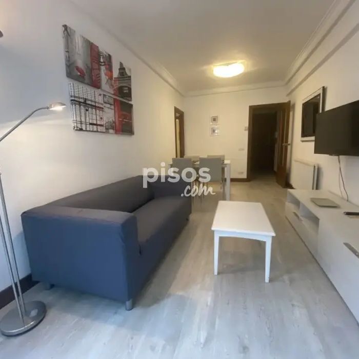 Piso en alquiler en Calle de la Marina - Photo 1