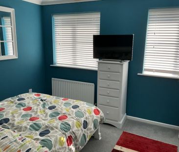 2 bedroom end of terrace house to rent - Photo 3