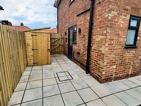 3 bedroom semi-detached house to rent - Photo 2