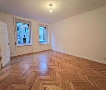 Sanierte Altbauwohnung mit großzügiger Terrasse und Wintergarten - Photo 2