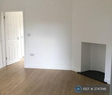 3 bedroom end of terrace house to rent - Photo 1