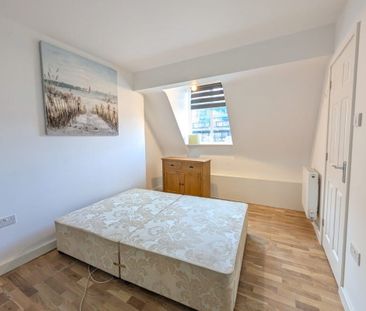 St. Giles Street - Photo 1