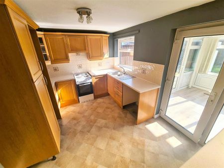 2 bedroom semi-detached house to rent - Photo 3