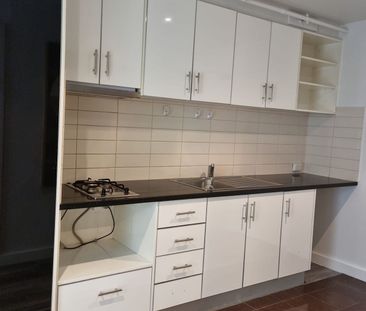 Live Next to the beautiful Box Hill Gardens. - Photo 2