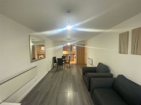 Bedfont Lane, Feltham, TW13 - Photo 2