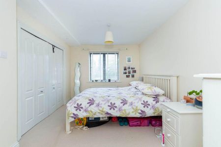 3 bedroom flat to rent - Photo 4
