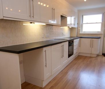 2 bedroom end of terrace house to rent - Photo 5