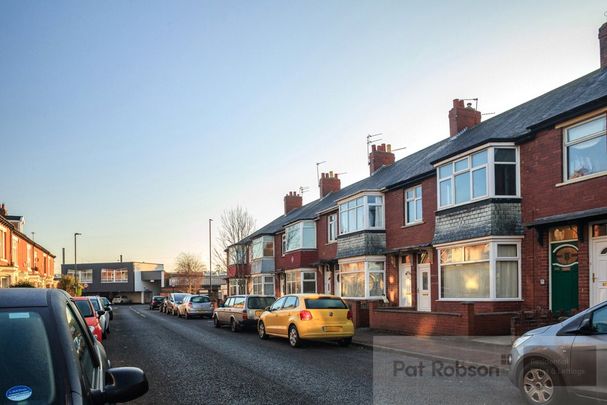 Simonside Terrace, Newcastle-Upon-Tyne - Photo 1