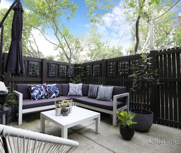 Modern Style With A Heritage Heart - Photo 3