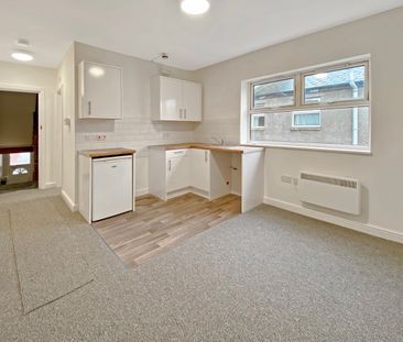 First Floor Flat, 21 Ely Road, Cardiff CF5 2JF - Photo 3
