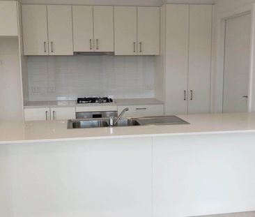 Spacouis 4 Bed 3 Bath Luxury Contemporary Living Close to Train Sta... - Photo 6