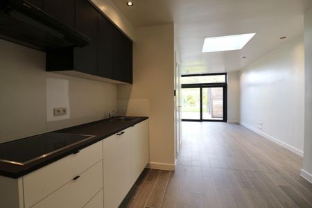 Volledig gerenoveerde woning met 2 slpk, tuin met terras voor 935 EUR/mnd - Photo 4