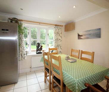 4 bedroom link detached house to rent - Photo 5