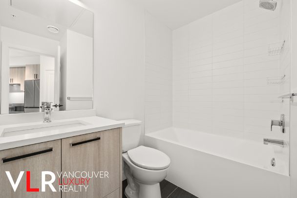 Condo in Port Moody, British Columbia - Photo 1