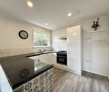 Sunny 3 Bedroom Home in Wainuiomata - Photo 6