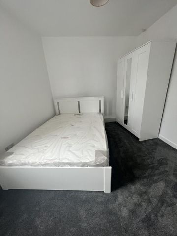 1 bedroom in a flat share to rent - Photo 4