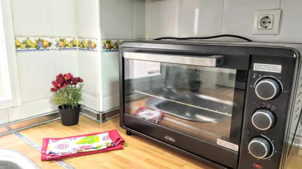 Room in a shared 4-bedroom apartment for rent in Burjassot, bills included, only females, perfect for professionals and students - Foto 1