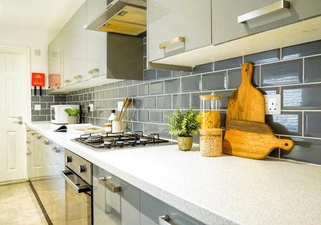 1 bedroom in a house share to rent - Photo 3