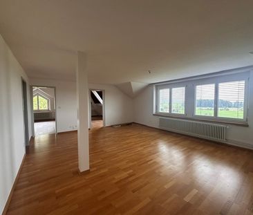 Charmante 5-Zimmer-Dachwohnung in Hausen am Albis - Foto 1