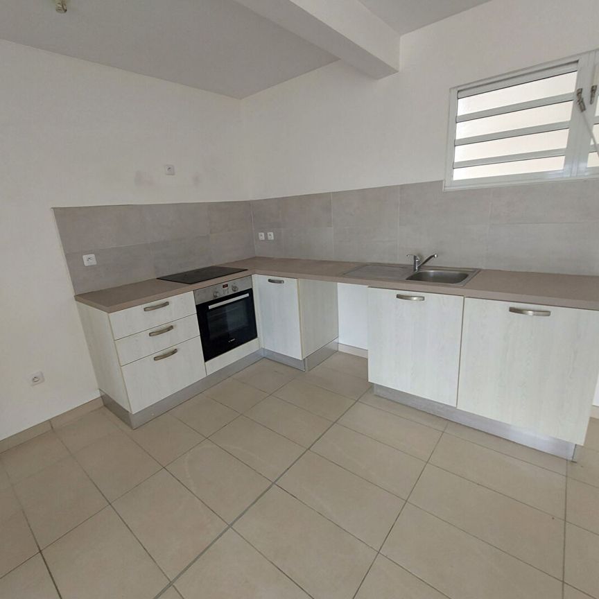 Location appartement 2 pièces, 48.70m², Fort-de-France - Photo 1