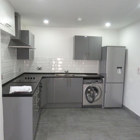 £1,150 PCM, Two Bedroom Duplex with Private Enclosed Garden in Corporation Road, Grangetown, Cardiff, CF11 7AU - Photo 3