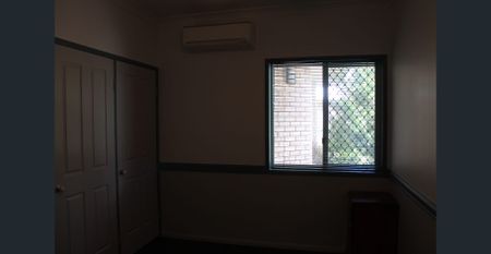 FAMILY HOME LOCATED IN CONVENIENT & QUIET AREA - Photo 4