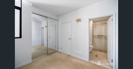 Stylish Apartment in Block A With District Views - Photo 3