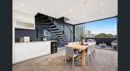 Split-Level Penthouse I Expansive Floorplan I A RARE GEM IN ROSEBERY! - Photo 2