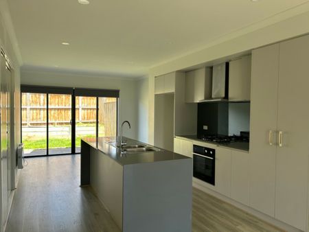 30 Sasha Crescent, Truganina VIC, Belconnen - Photo 3