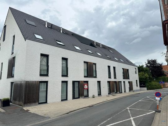 Appartement met twee slaapkamers en garage in het centrum van Waregem - Photo 1