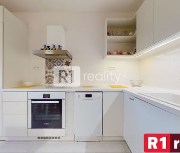 Nádherný 1 izbový byt 37 m2 po kompletnej rekonštrukcii, výťah, bal... - Photo 2