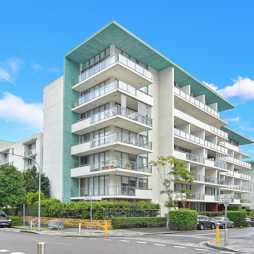 Sundrenched north facing apartment, versatile floor plan - Photo 2