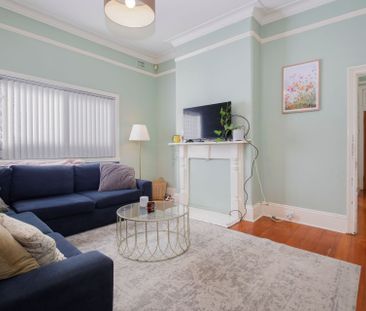 Charming Hamilton Classic in a Prime Location - Photo 5