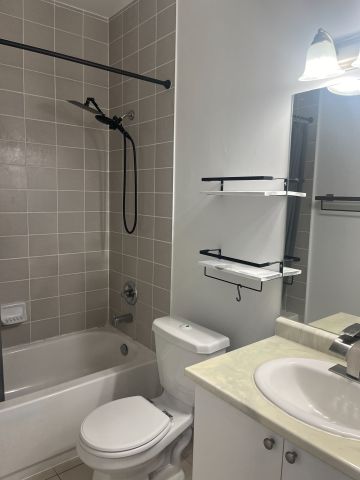 For Lease - 35 Saranac Boulevard Unit# PH4, Toronto, Ontario - Photo 3