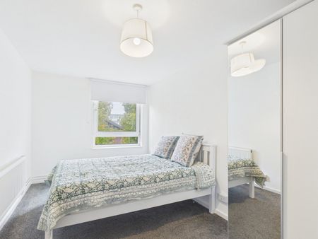 4 Bed Maisonette, Wallis Close, SW11 - Photo 4