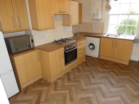 2 bed Apartment - To Let - Photo 2