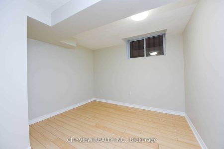 For Lease - 6459 Tisler Crescent, Mississauga, Ontario - Photo 4