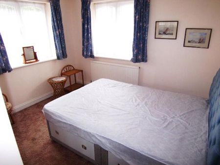 2 bedroom apartment to rent Catalina Drive, Poole, BH15 - Photo 3